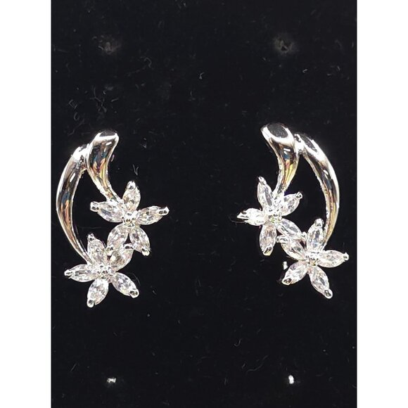 Set Of 2 Nature-Inspired Earrings: Floral Clip-On & Palm Tree Drop Style With Rh - Picture 10 of 10